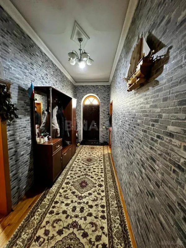 Satılır 5 otaqlı həyət evi 240 m²