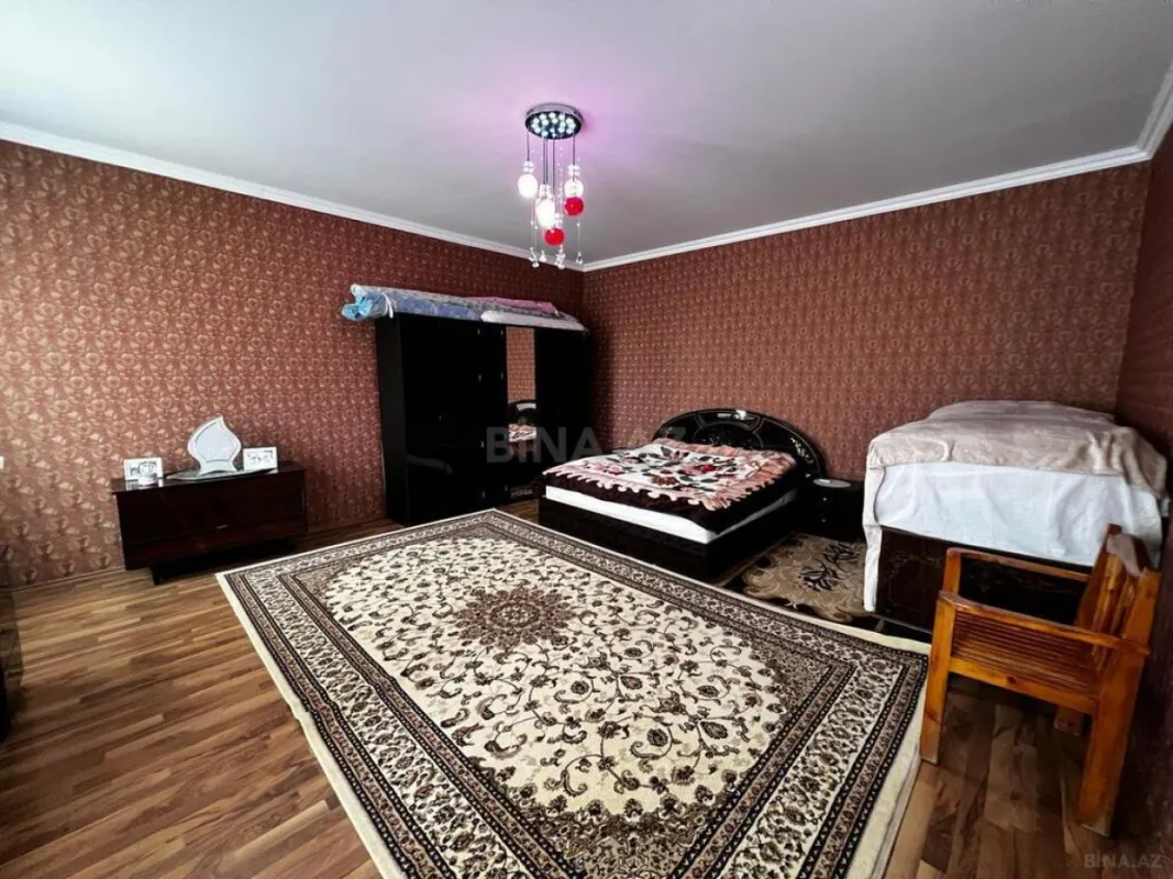 Satılır 5 otaqlı həyət evi 240 m²