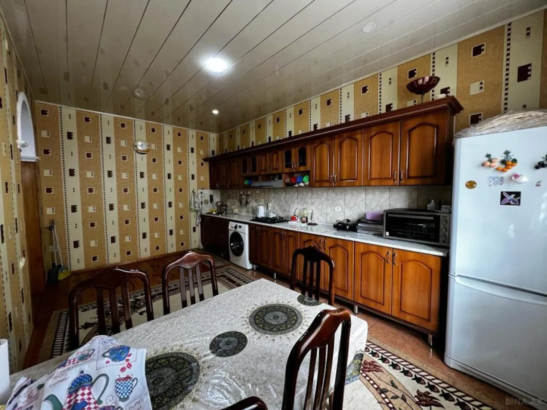 Satılır 5 otaqlı həyət evi 240 m²