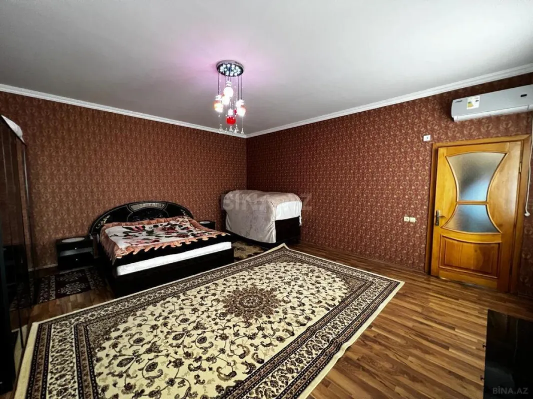 Satılır 5 otaqlı həyət evi 240 m²