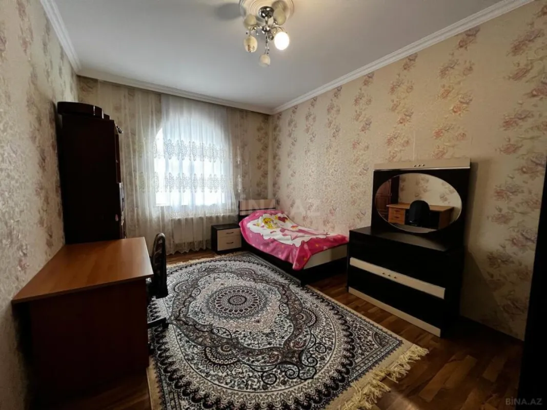 Satılır 5 otaqlı həyət evi 240 m²