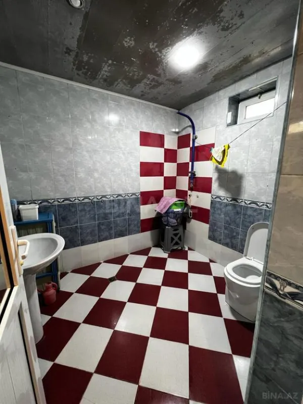 Satılır 5 otaqlı həyət evi 240 m²