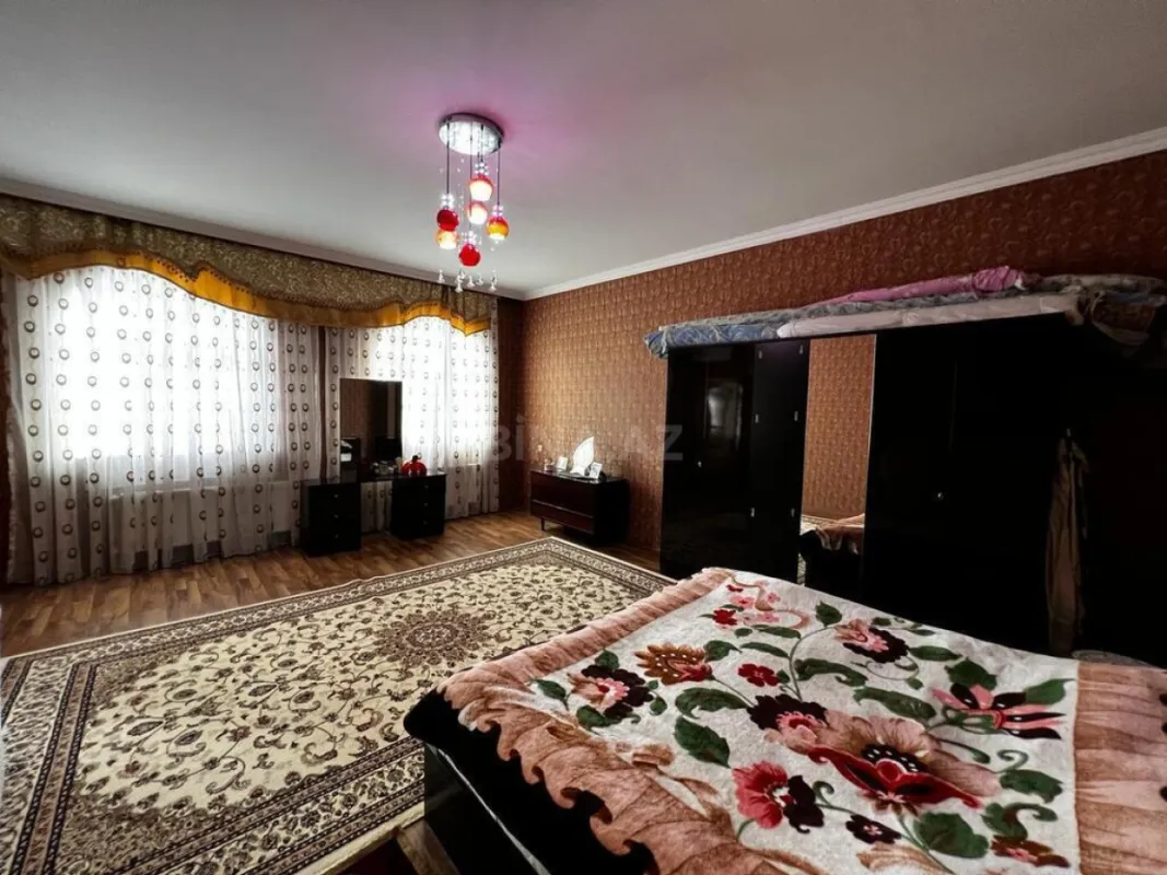 Satılır 5 otaqlı həyət evi 240 m²