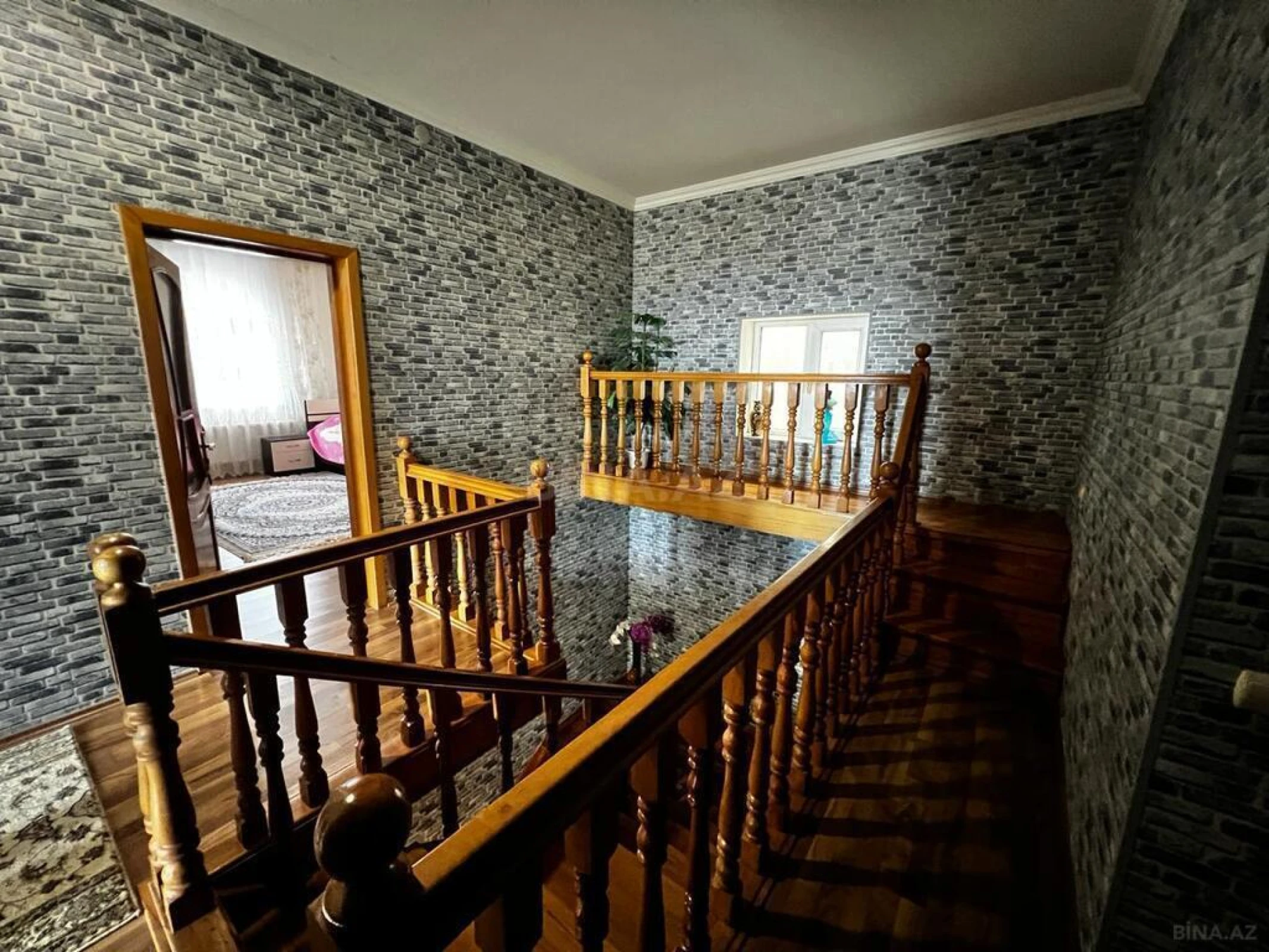 Satılır 5 otaqlı həyət evi 240 m²