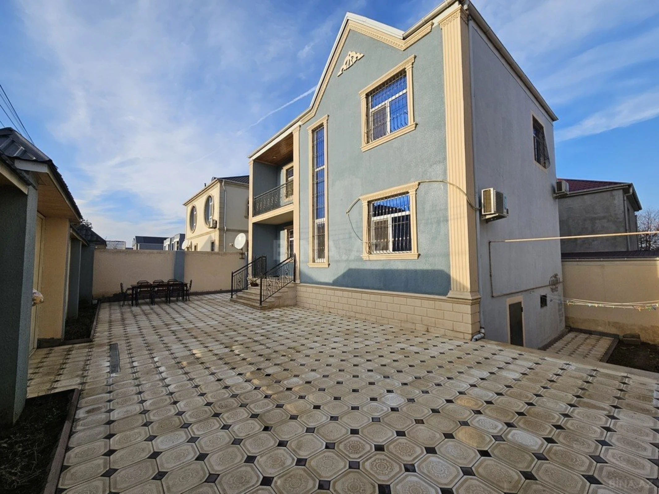 Satılır 4 otaqlı həyət evi 160 m²
