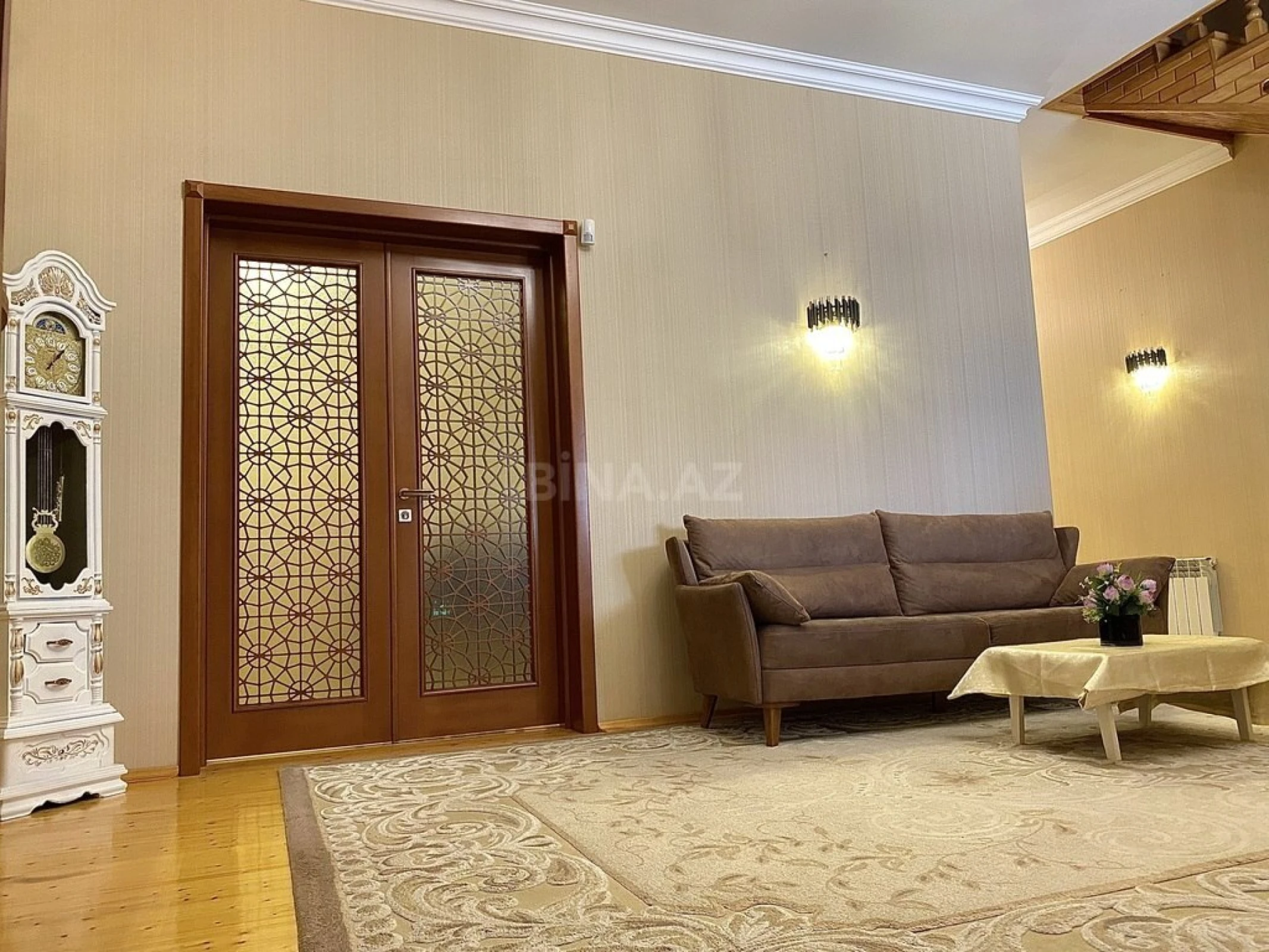 Kirayə verilir 6 otaqlı həyət evi 300 m²