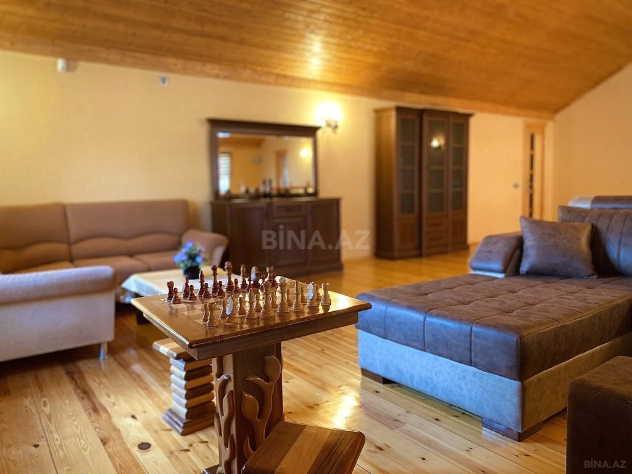 Kirayə verilir 6 otaqlı həyət evi 300 m²