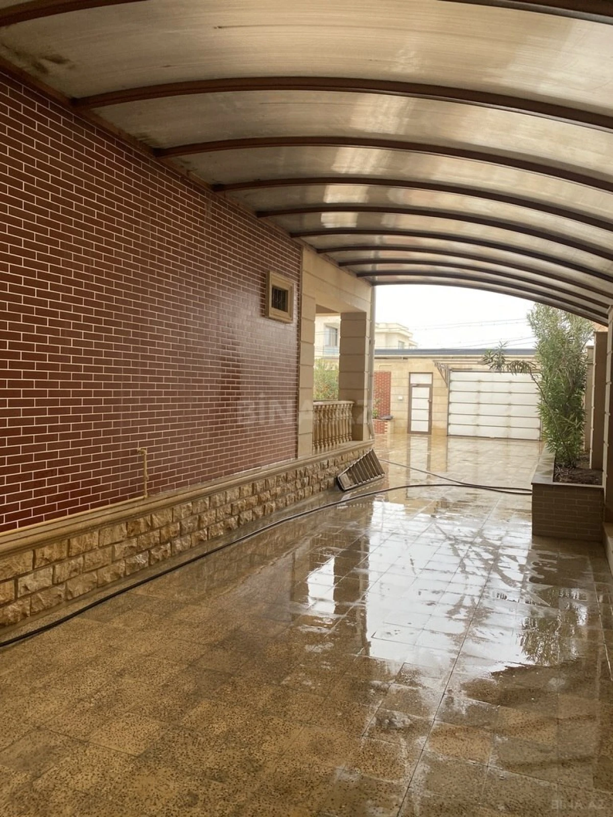 Kirayə verilir 6 otaqlı həyət evi 300 m²