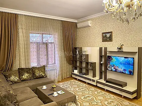 Kirayə verilir 6 otaqlı həyət evi 300 m²