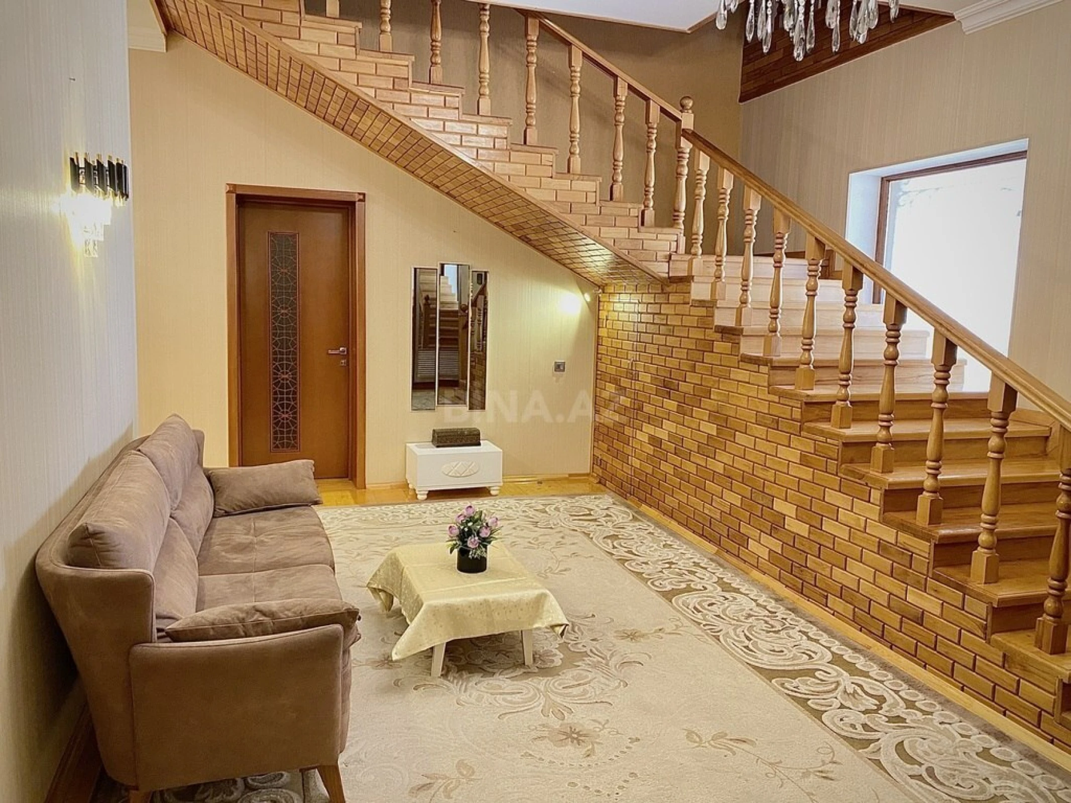 Kirayə verilir 6 otaqlı həyət evi 300 m²