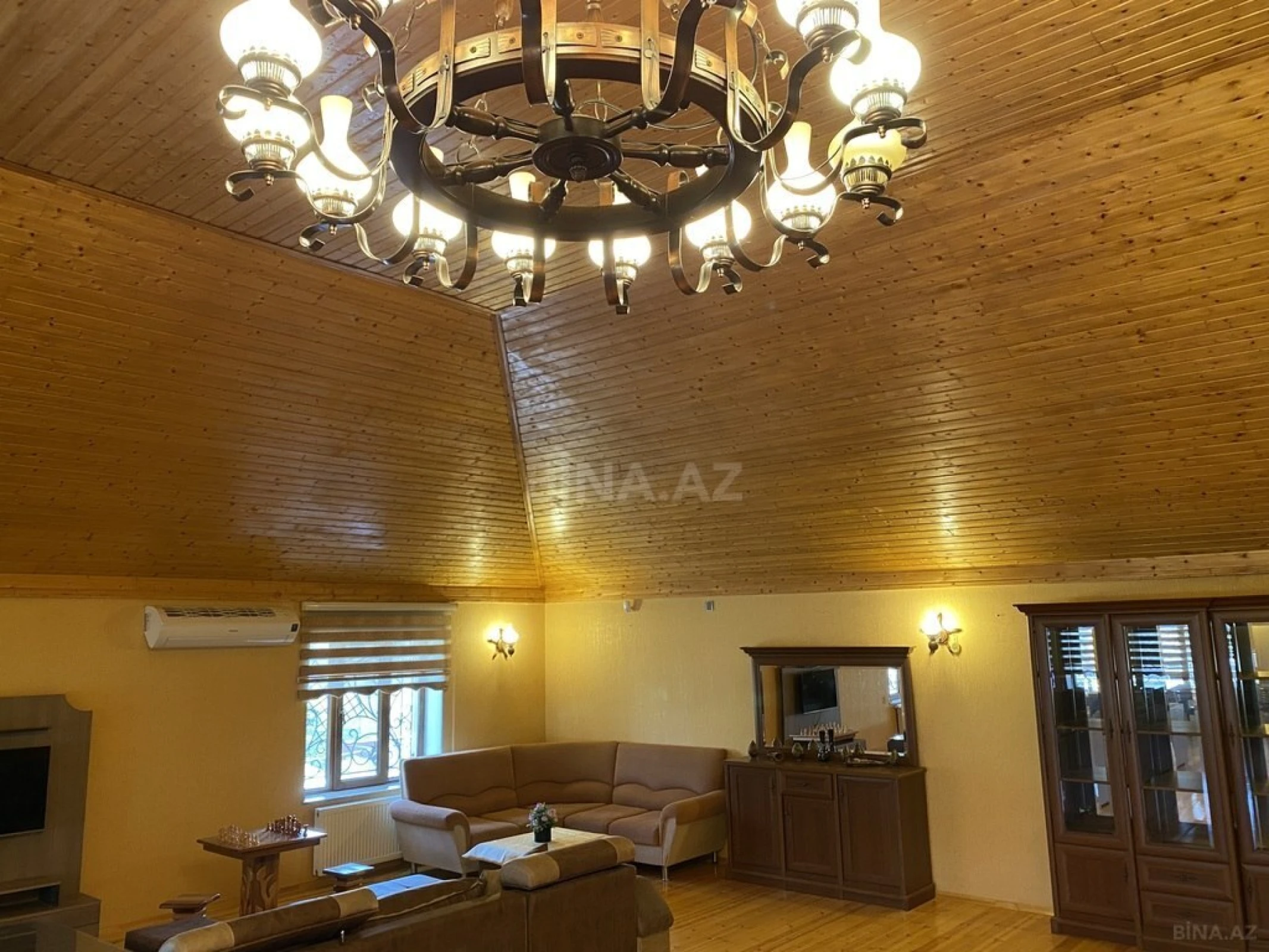 Kirayə verilir 6 otaqlı həyət evi 300 m²