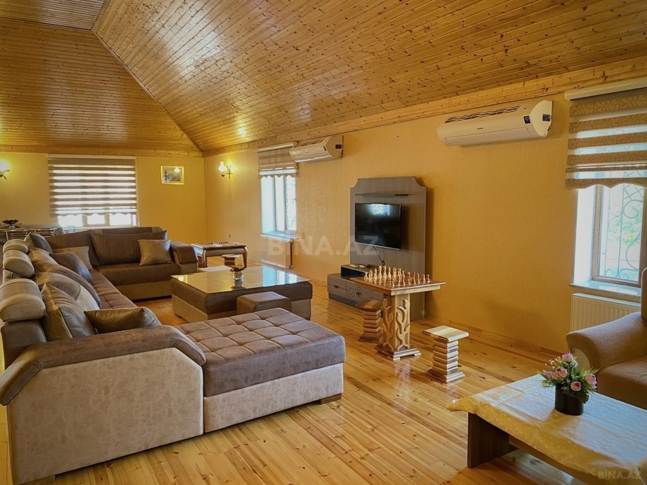 Kirayə verilir 6 otaqlı həyət evi 300 m²