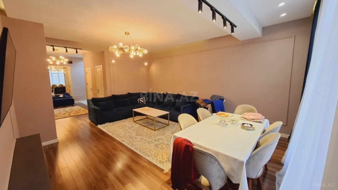 Satılır 3 otaqlı mənzil 117 m²