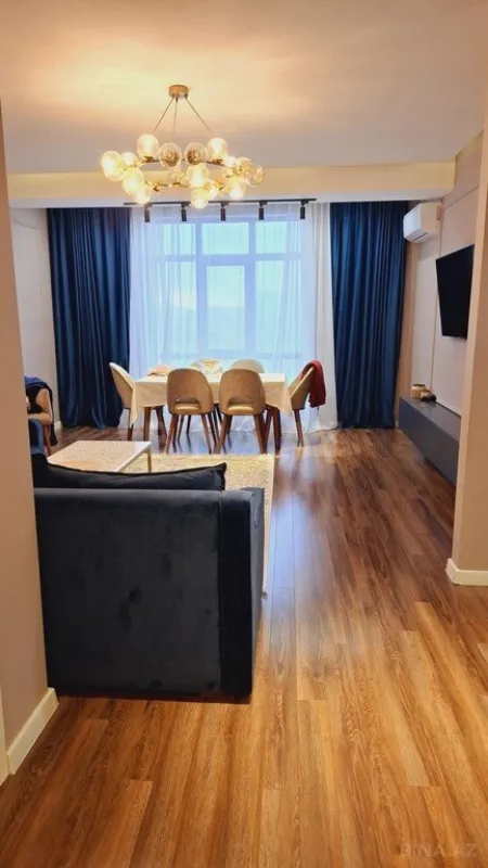 Satılır 3 otaqlı mənzil 117 m²