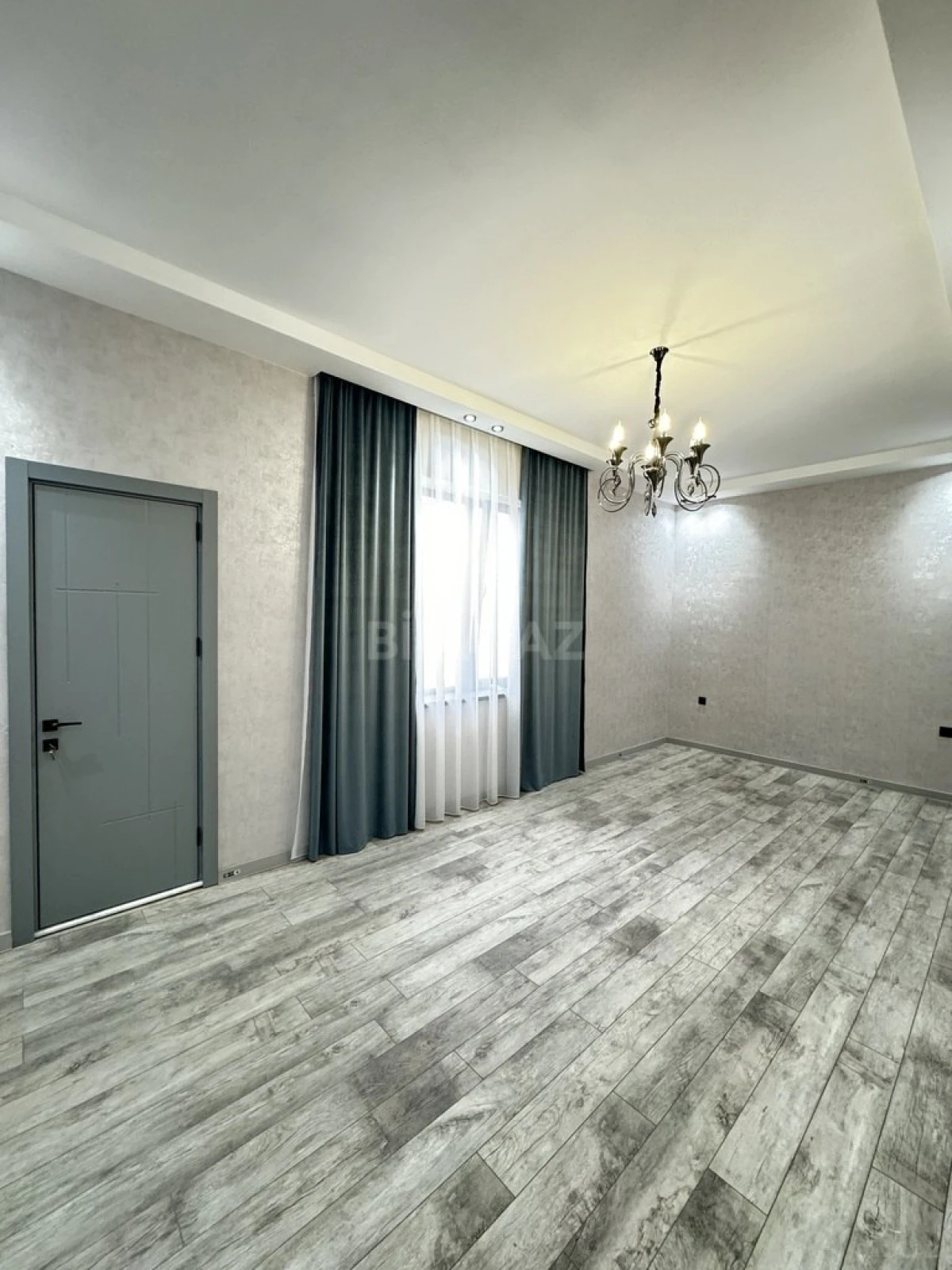 Satılır 5 otaqlı həyət evi 215 m²