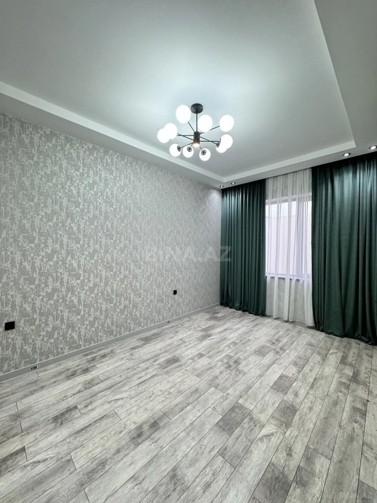 Satılır 5 otaqlı həyət evi 215 m²