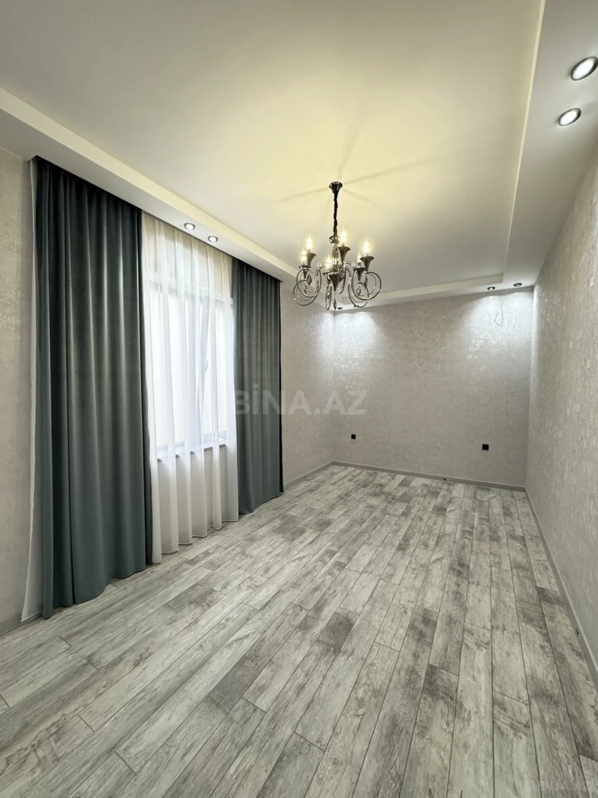 Satılır 5 otaqlı həyət evi 215 m²