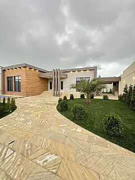 Satılır 5 otaqlı həyət evi 215 m²