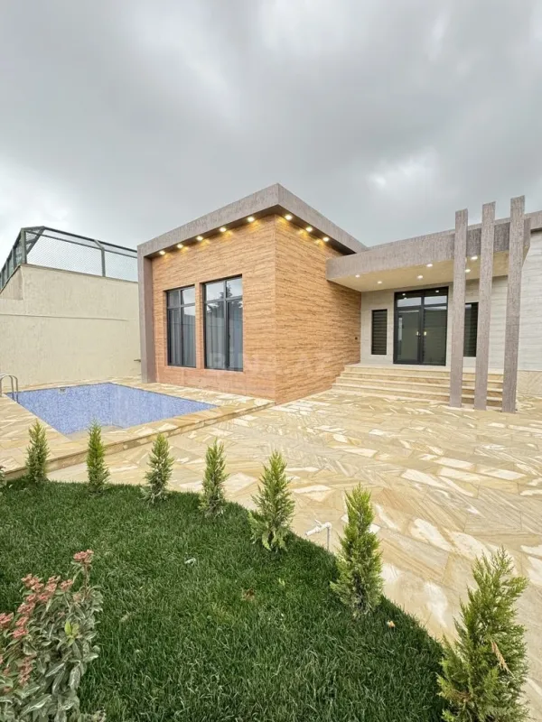 Satılır 5 otaqlı həyət evi 215 m²