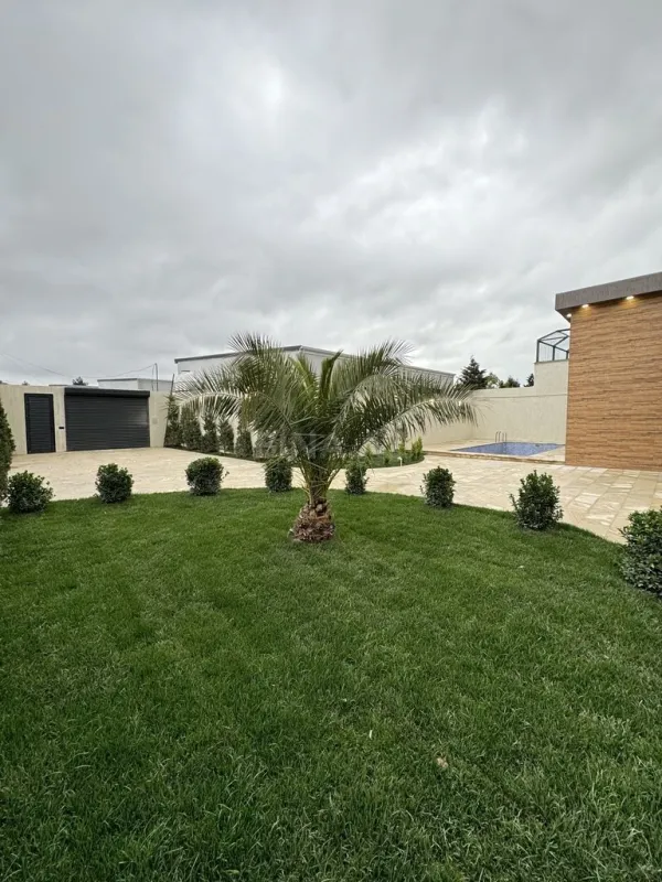 Satılır 5 otaqlı həyət evi 215 m²