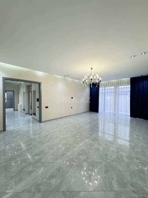 Satılır 5 otaqlı həyət evi 215 m²