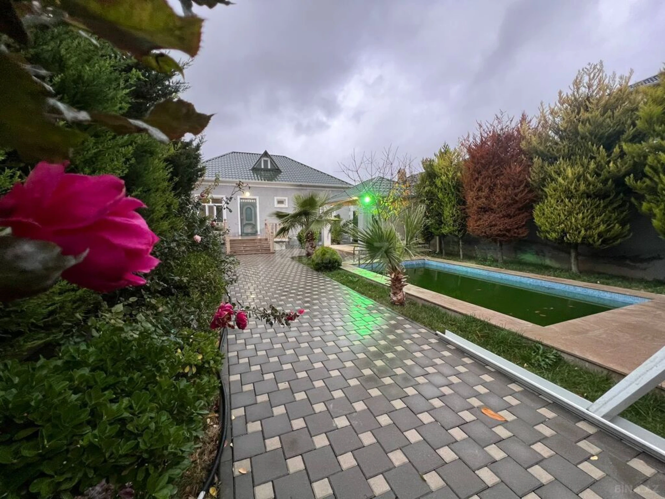 Satılır 4 otaqlı həyət evi 160 m²