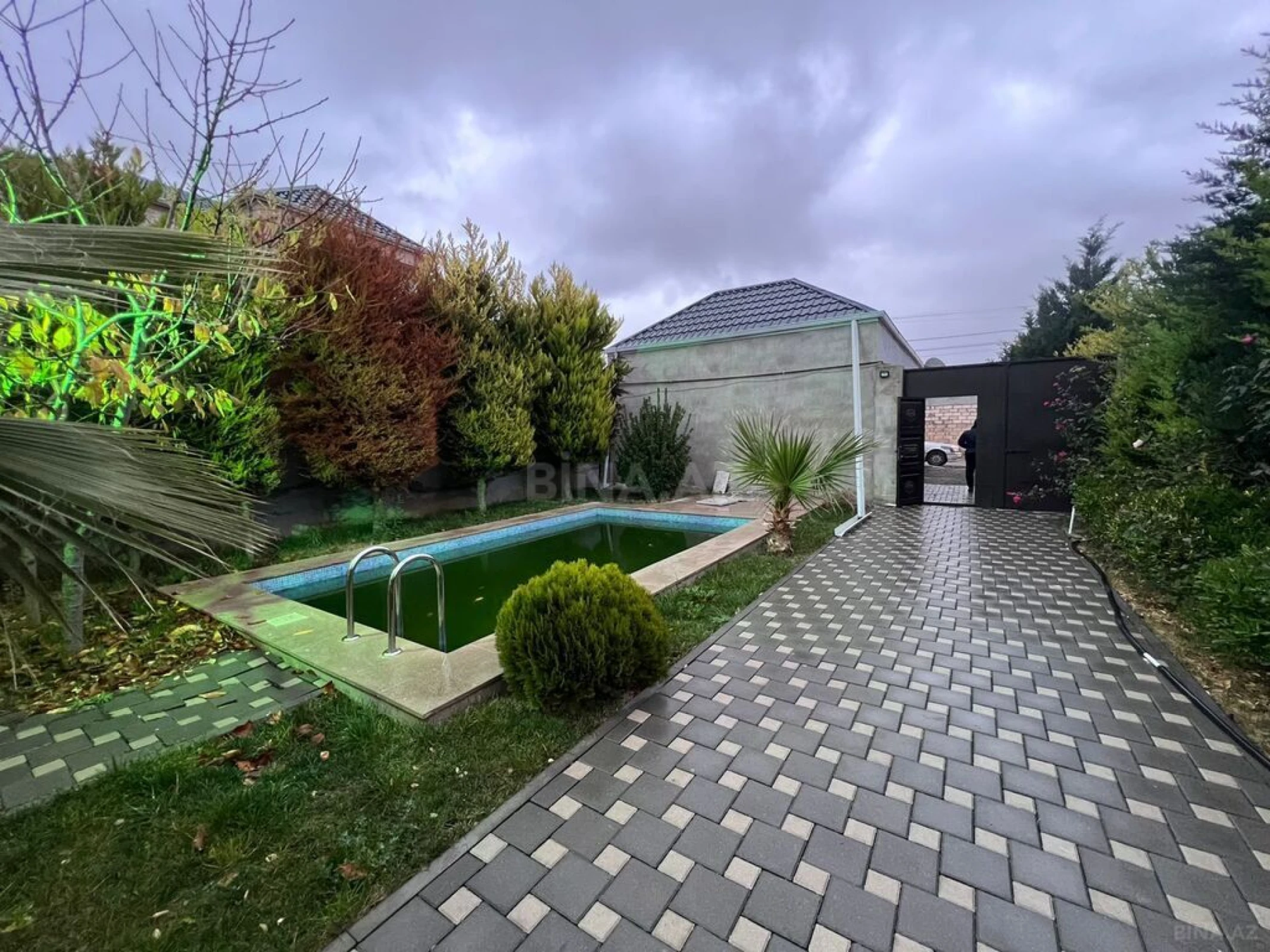 Satılır 4 otaqlı həyət evi 160 m²
