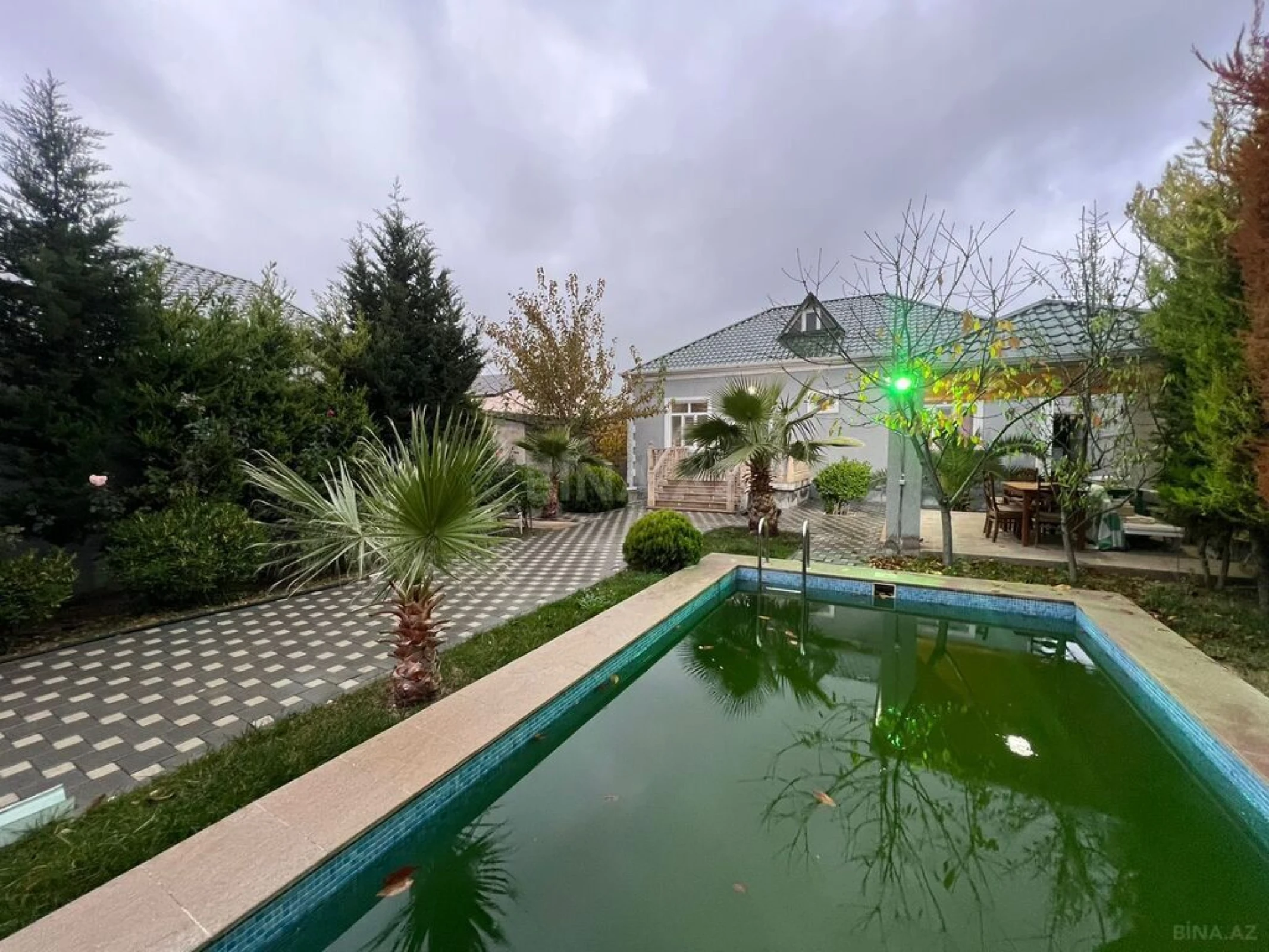 Satılır 4 otaqlı həyət evi 160 m²