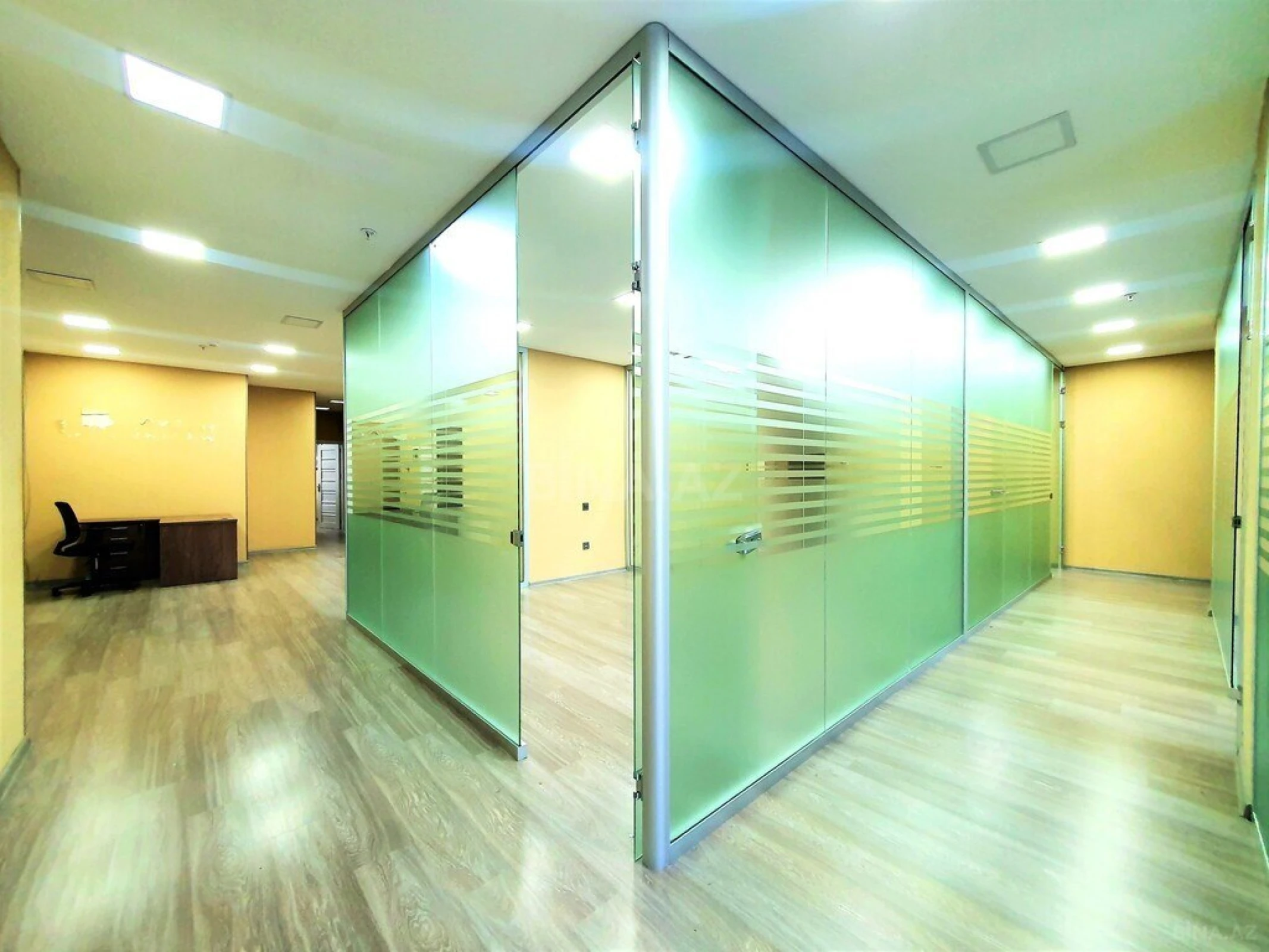 Kirayə verilir 20 otaqlı ofis 1200 m²