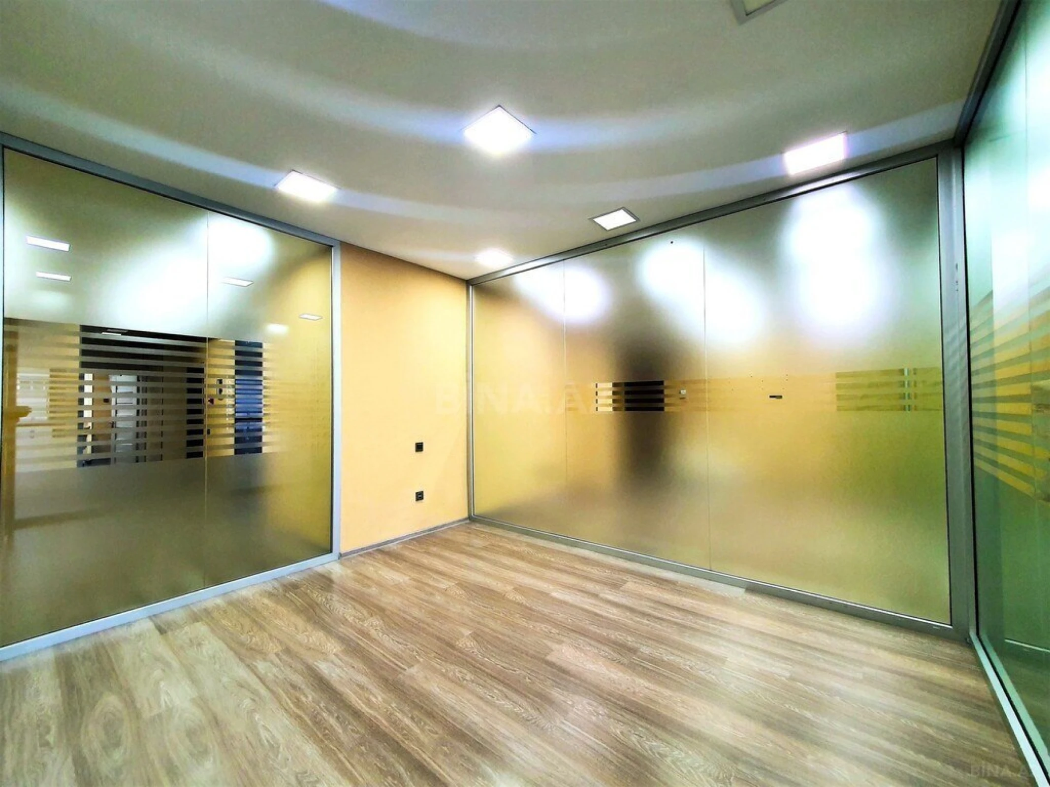 Kirayə verilir 20 otaqlı ofis 1200 m²