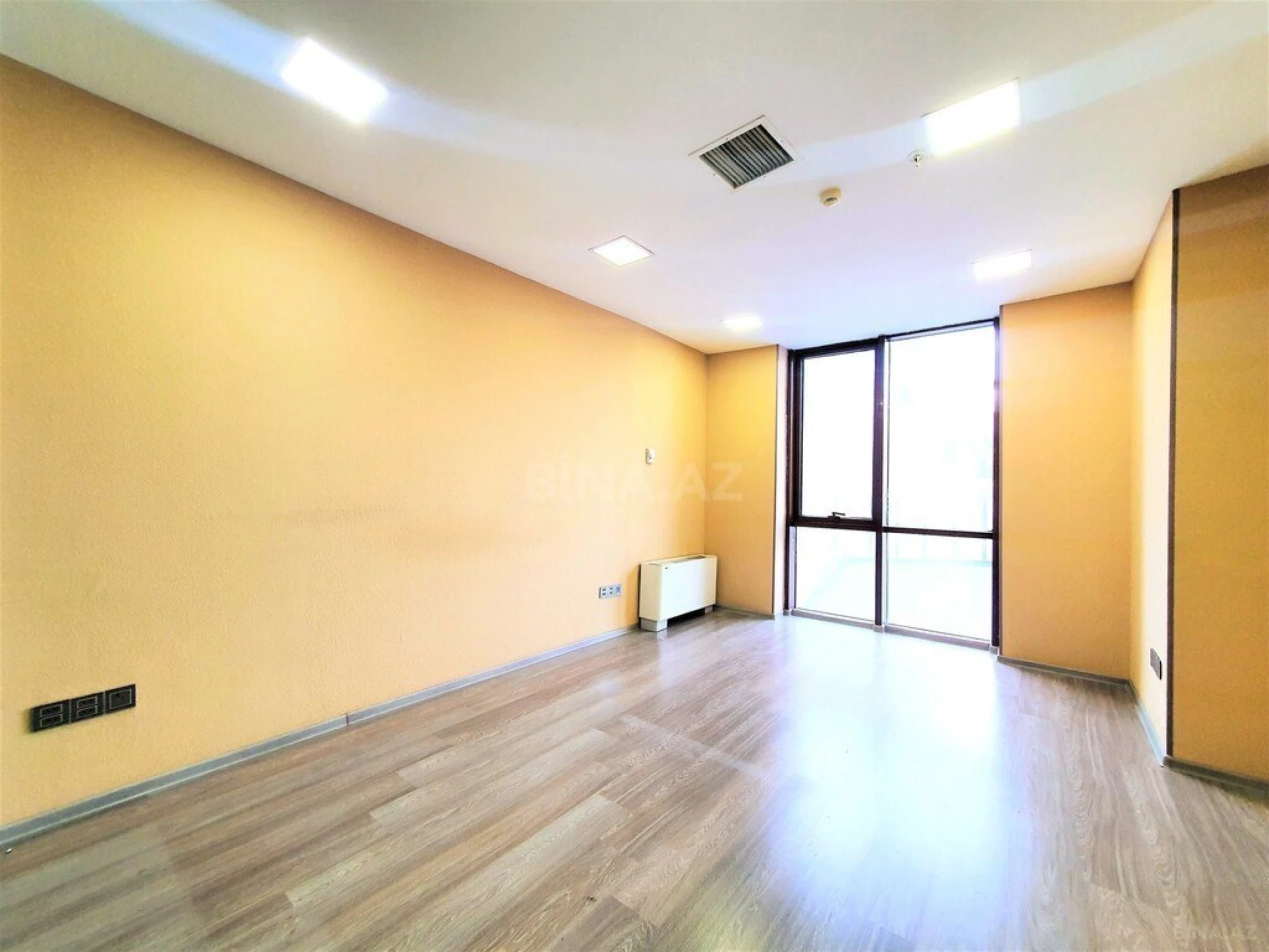 Kirayə verilir 20 otaqlı ofis 1200 m²