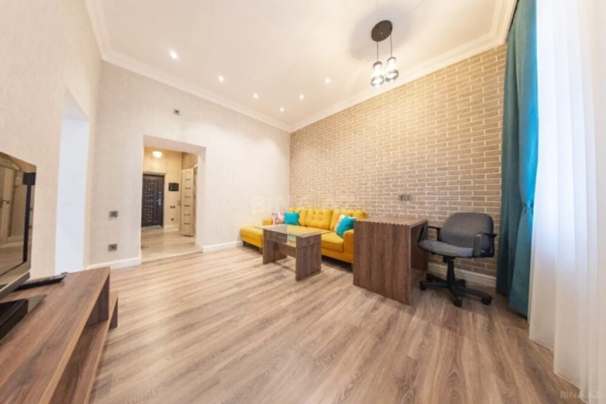 Kirayə verilir 2 otaqlı mənzil 62 m²