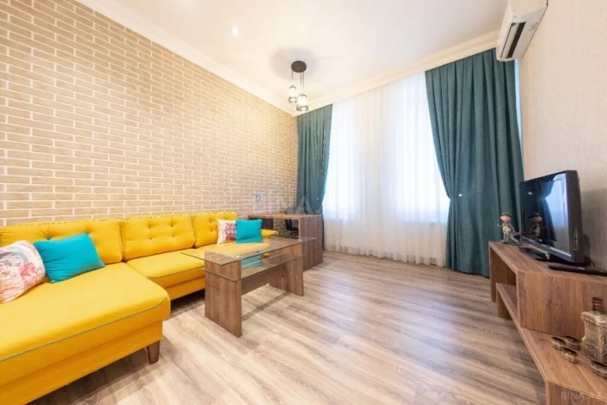Kirayə verilir 2 otaqlı mənzil 62 m²
