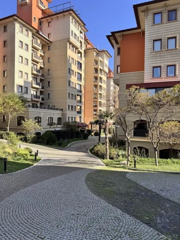 Satılır 4 otaqlı mənzil 205 m²