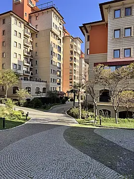 Satılır 4 otaqlı mənzil 205 m²