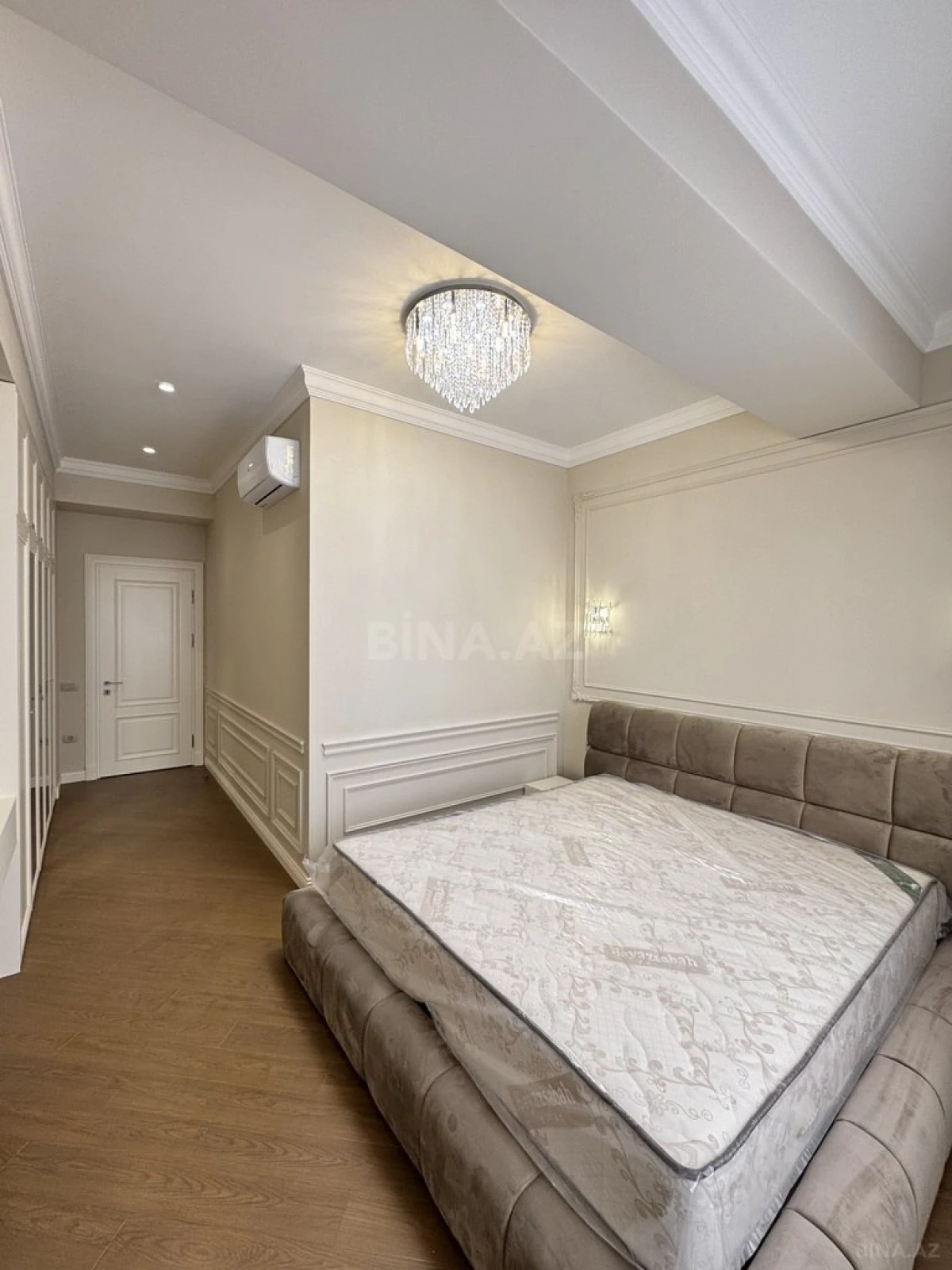 Satılır 4 otaqlı mənzil 205 m²