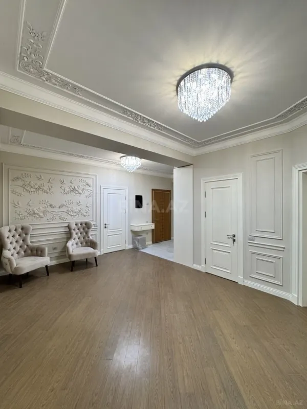 Satılır 4 otaqlı mənzil 205 m²