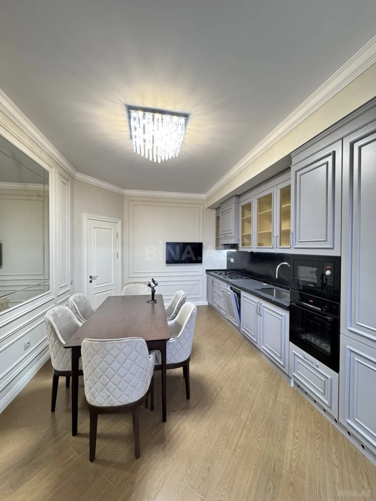 Satılır 4 otaqlı mənzil 205 m²