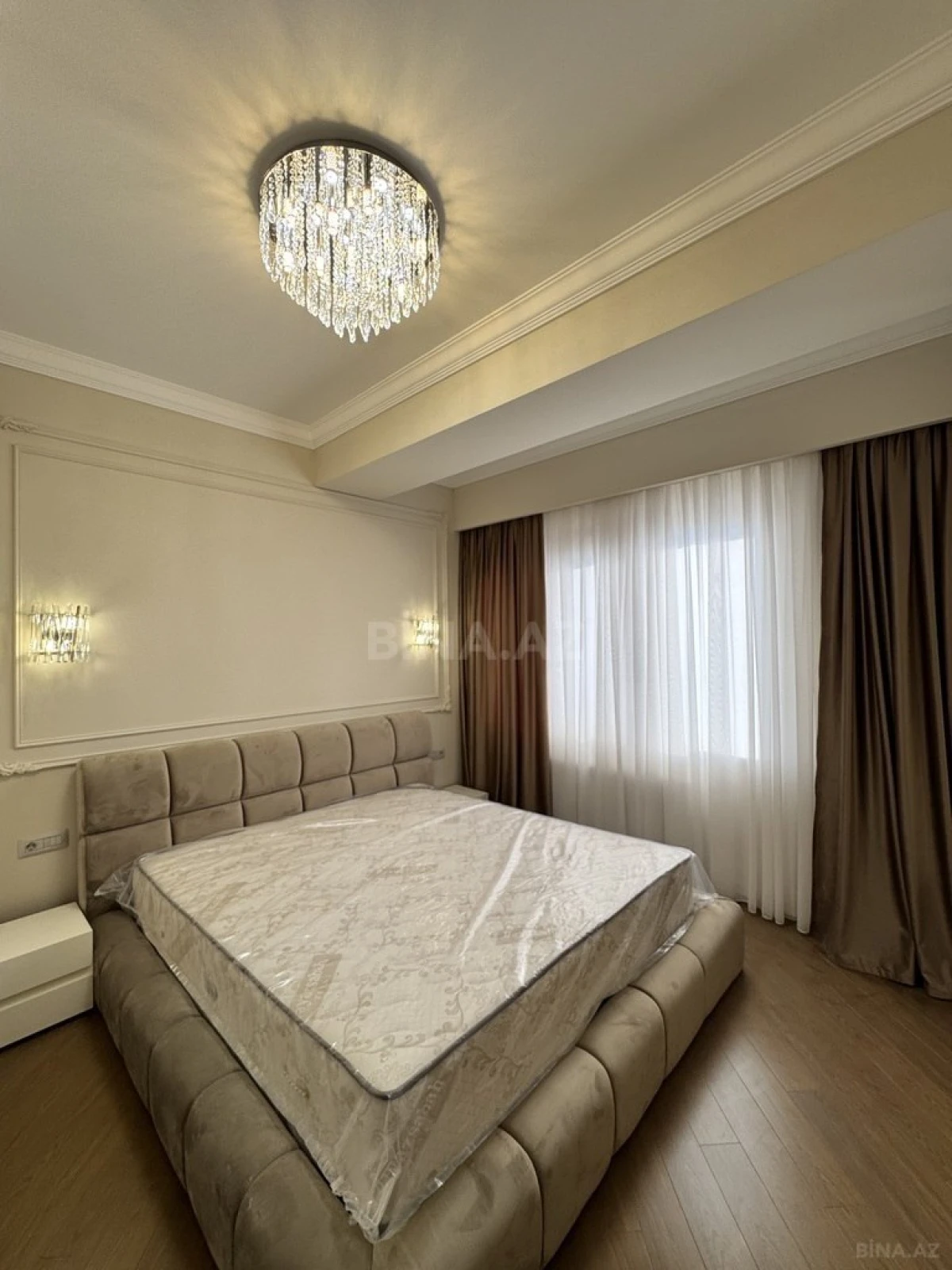 Satılır 4 otaqlı mənzil 205 m²