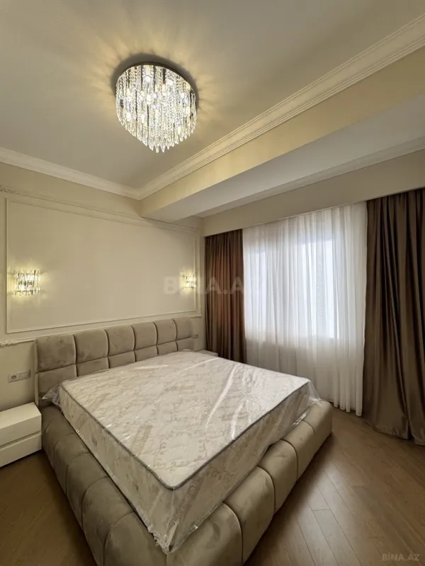 Satılır 4 otaqlı mənzil 205 m²
