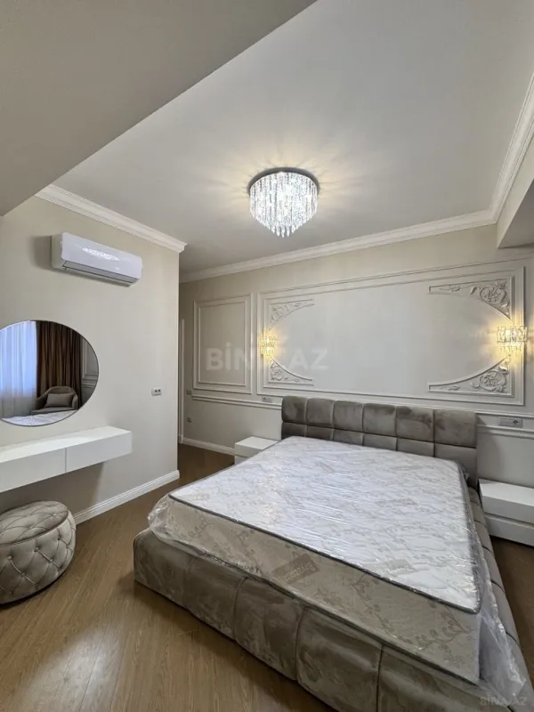 Satılır 4 otaqlı mənzil 205 m²