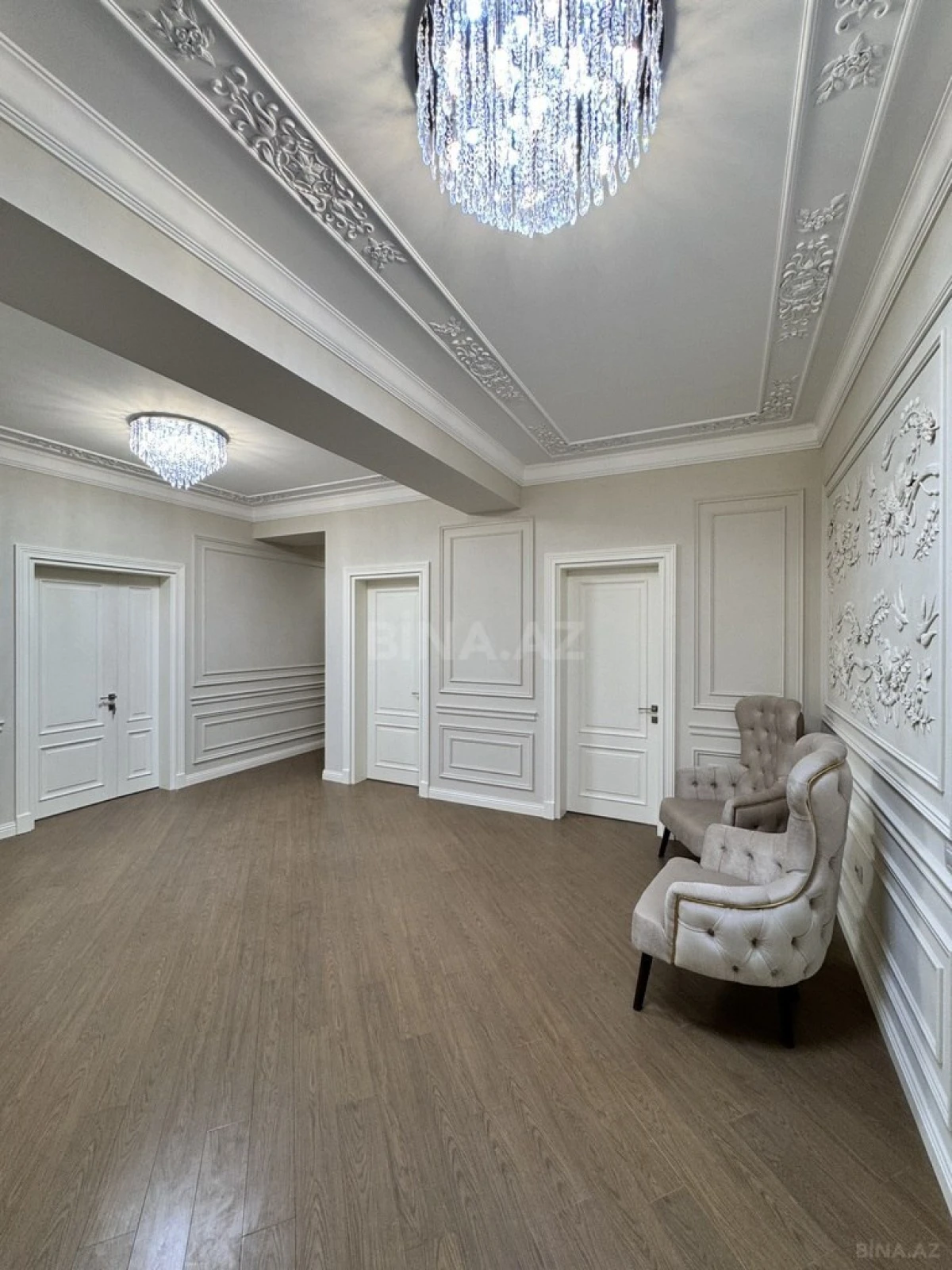 Satılır 4 otaqlı mənzil 205 m²