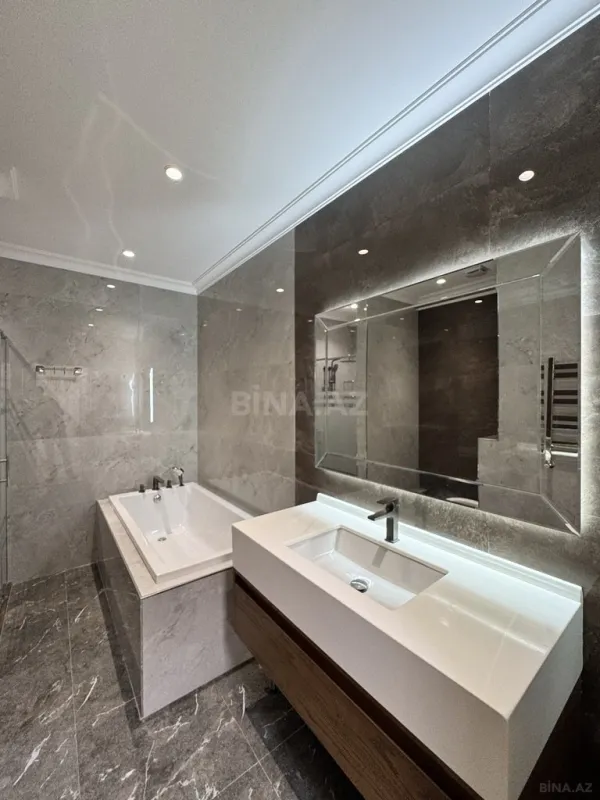 Satılır 4 otaqlı mənzil 205 m²