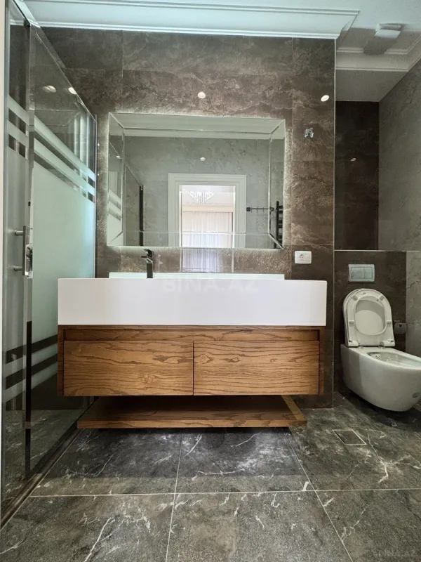 Satılır 4 otaqlı mənzil 205 m²