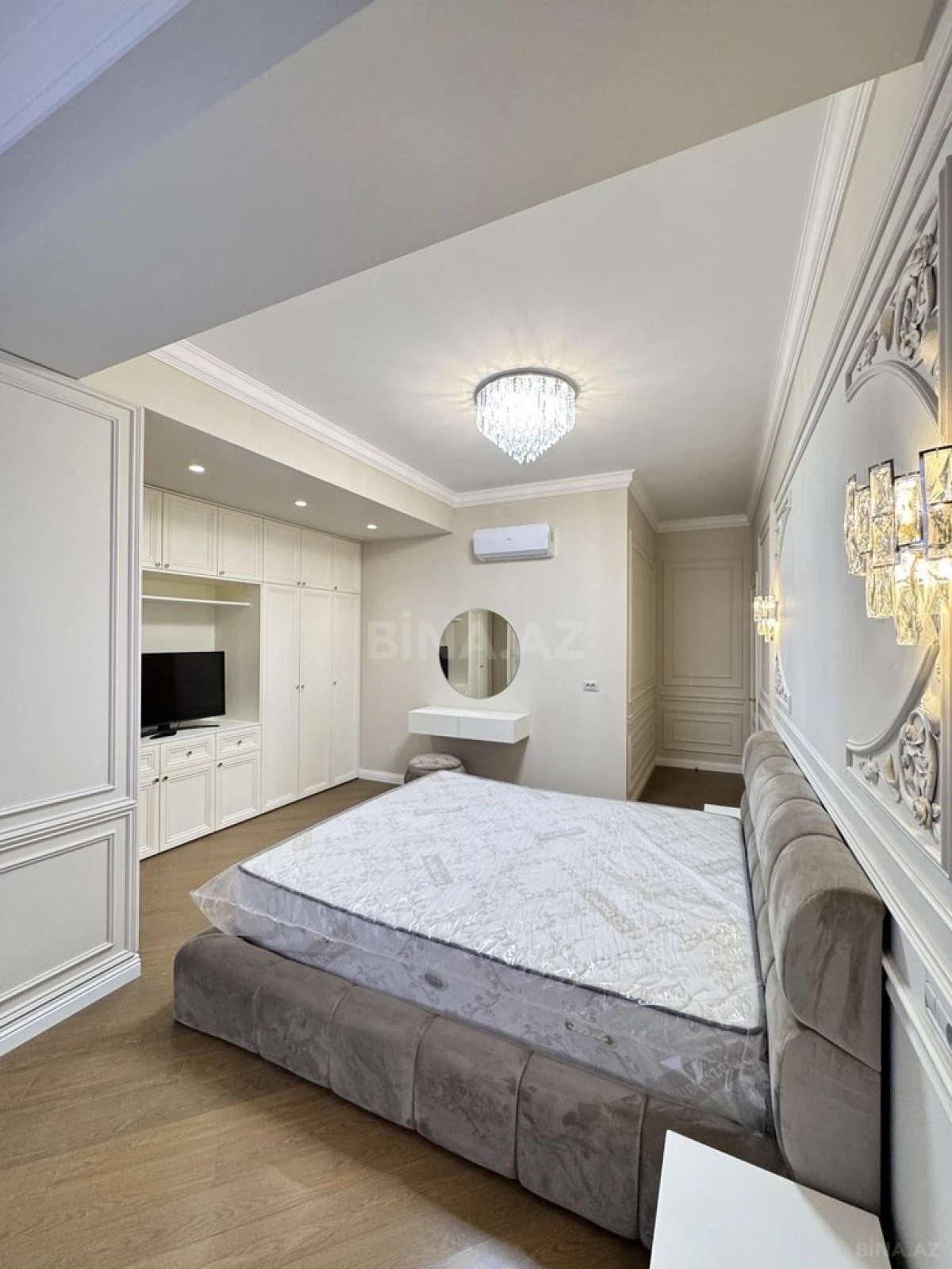 Satılır 4 otaqlı mənzil 205 m²