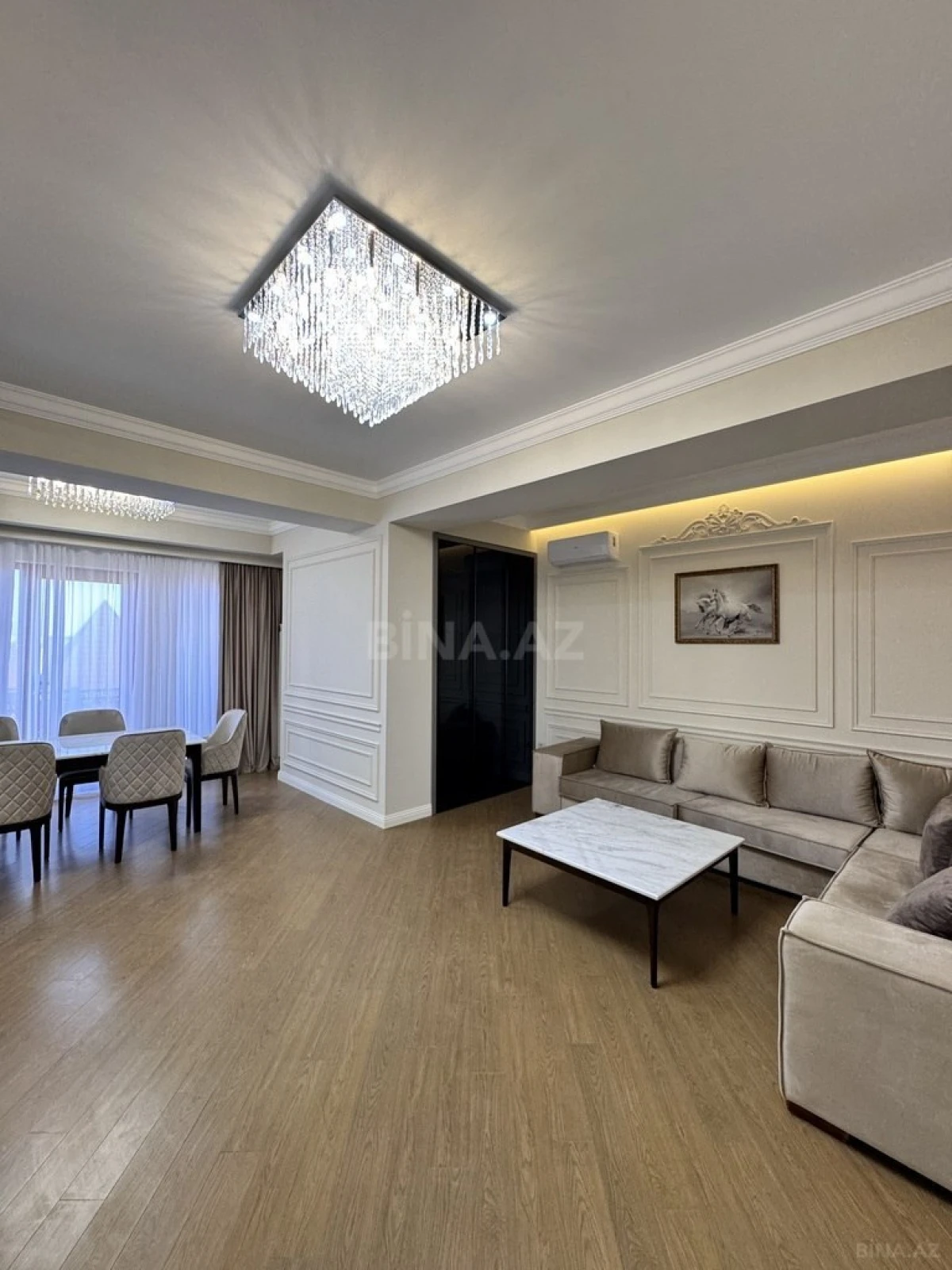 Satılır 4 otaqlı mənzil 205 m²