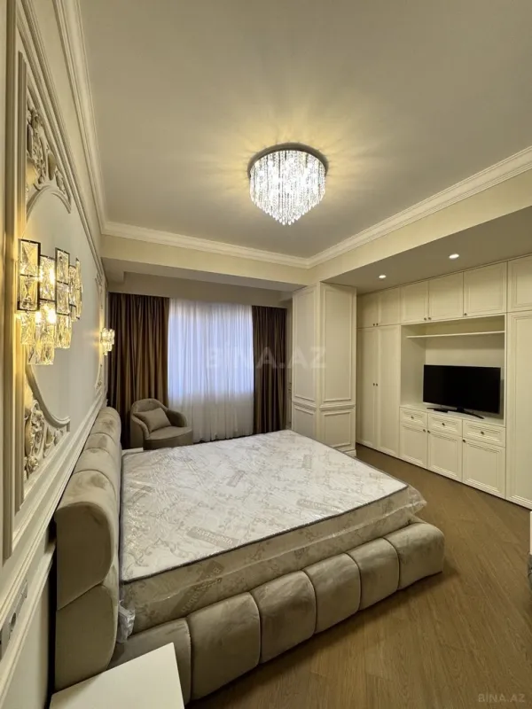 Satılır 4 otaqlı mənzil 205 m²