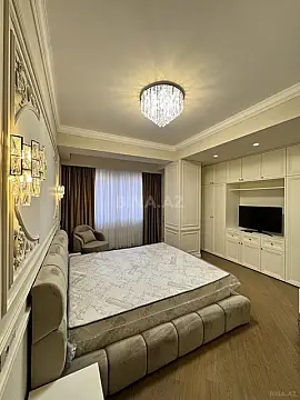 Satılır 4 otaqlı mənzil 205 m²