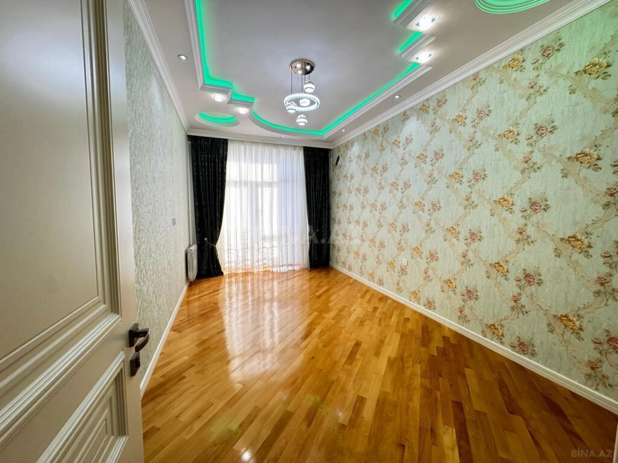 Satılır 3 otaqlı mənzil 105 m²