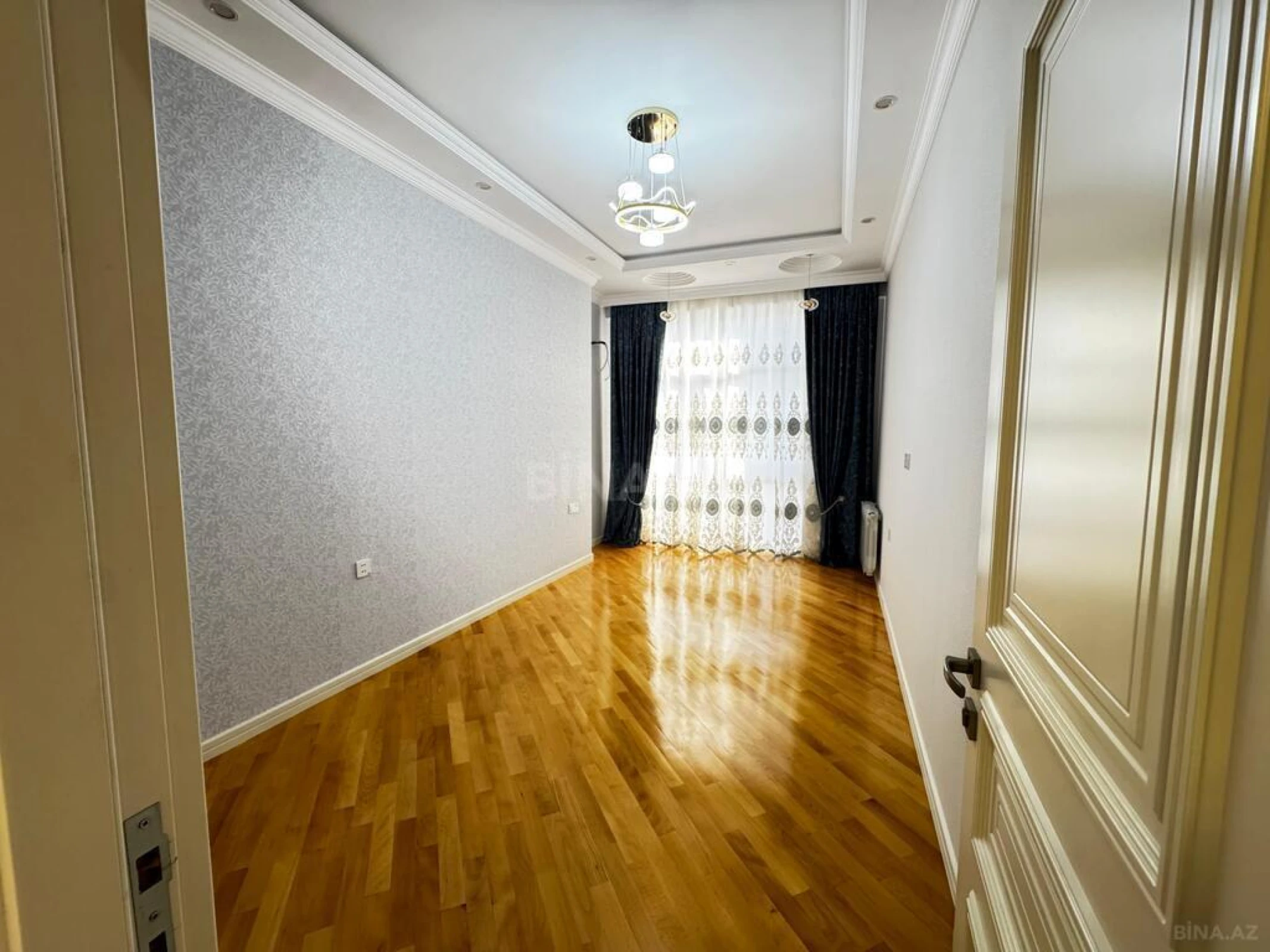 Satılır 3 otaqlı mənzil 105 m²